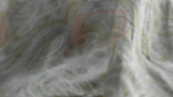 ஹார்னி ஸ்னோ ஒயிட் காடுகளில் ஒரு டில்டோ மூலம் தனது ஈரமான புண்டையை துளைக்கிறார்