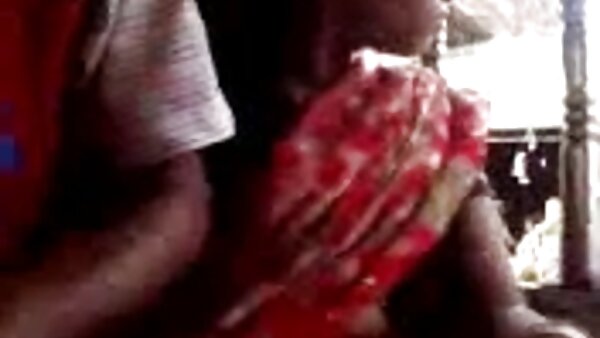 சிற்றின்ப பொன்னிறமான அனிக்கா ஆல்பரைட், கொம்பு மனிதரான மார்க் வுட்டுக்கு ப்ளோஜாப் கொடுக்கிறார்